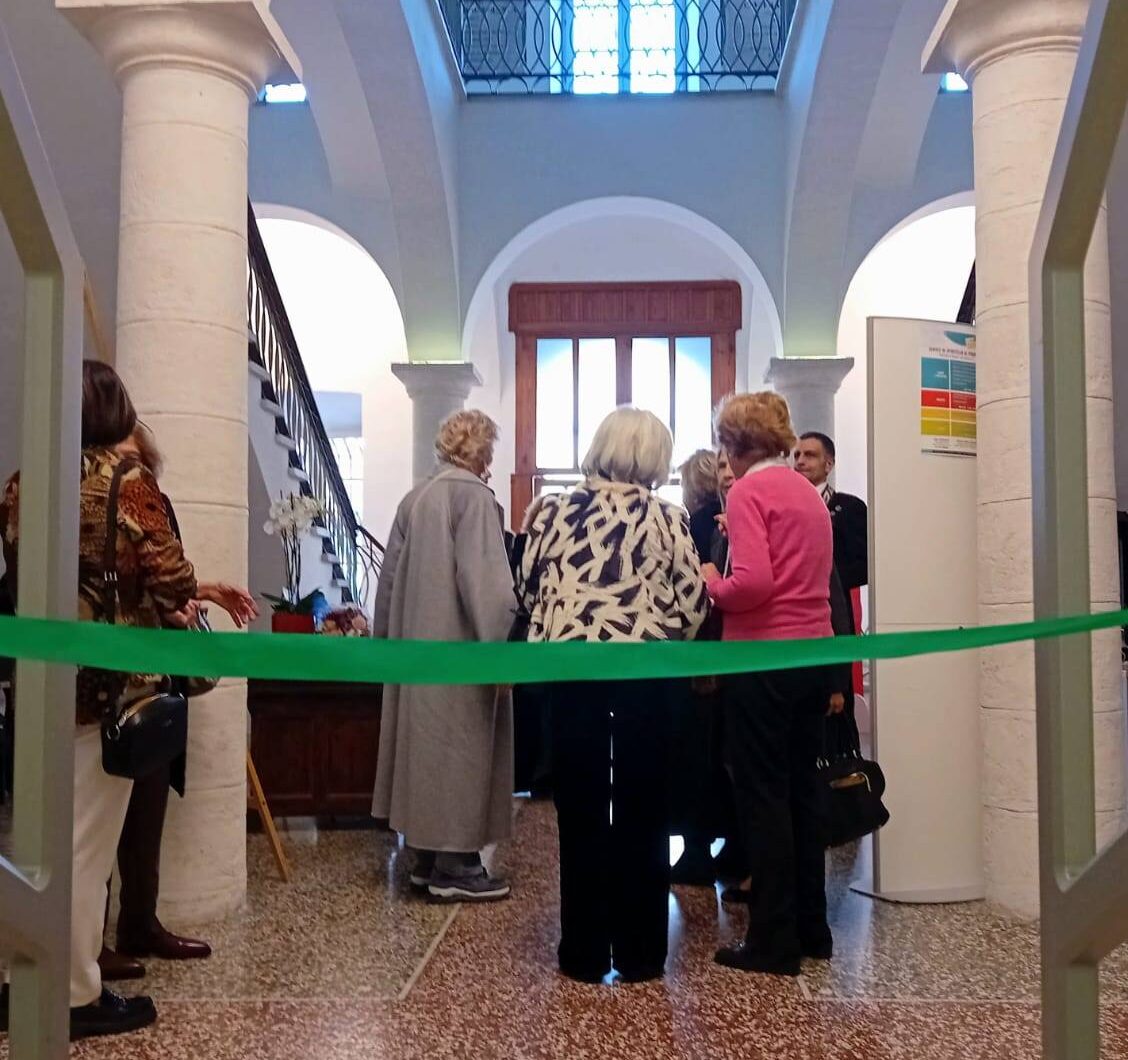 Inaugurazione, mostra, taglio del filo